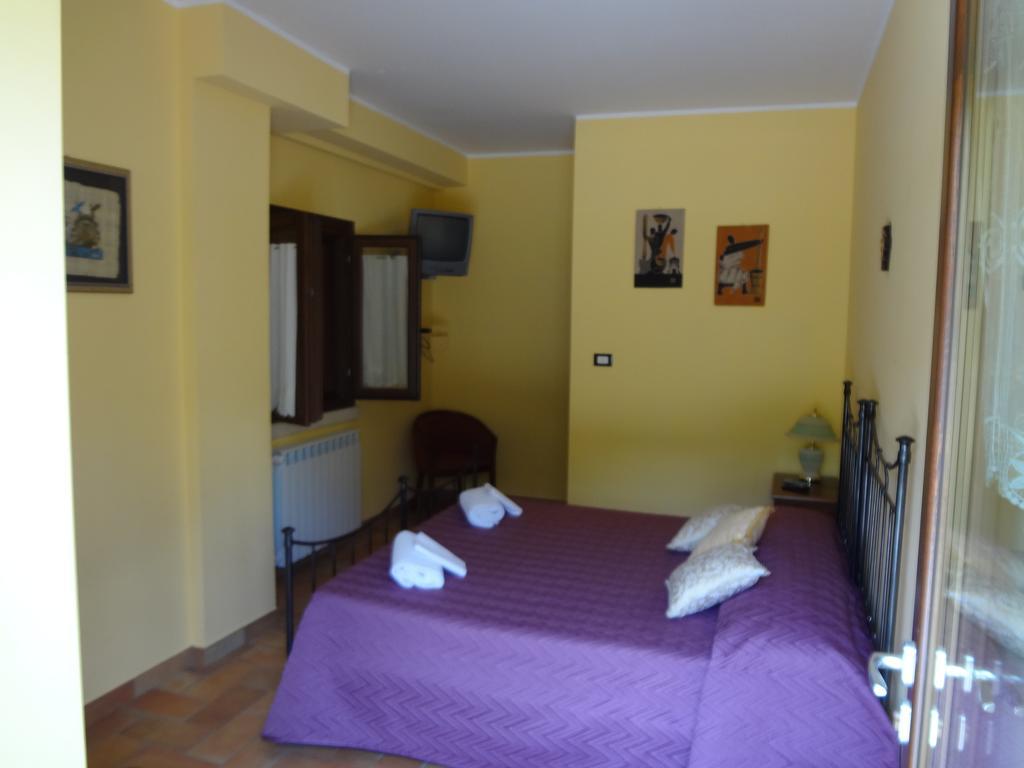 Villa Le Stanze Di Bacco Cagnano Amiterno Habitación foto