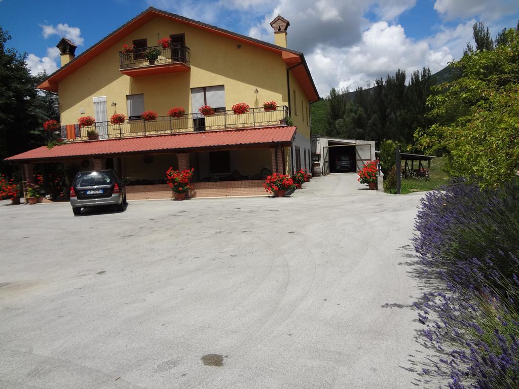 Villa Le Stanze Di Bacco Cagnano Amiterno Exterior foto