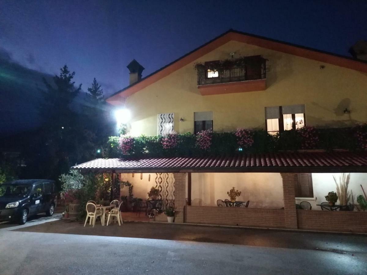 Villa Le Stanze Di Bacco Cagnano Amiterno Exterior foto